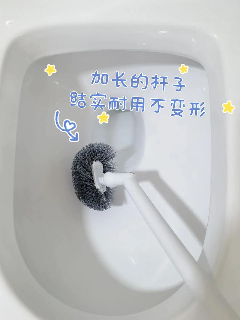 旧牙刷清洁马桶缝隙的隐藏技巧