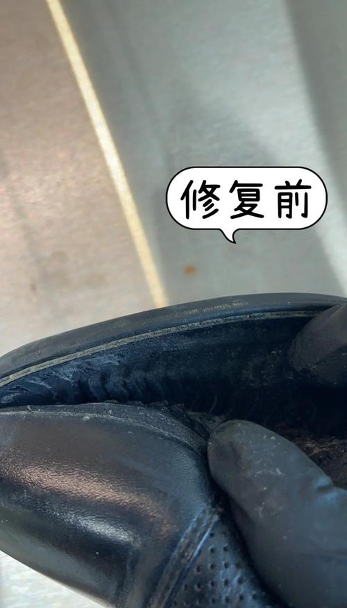 皮鞋鞋底磨损？旧自行车内胎修补术​