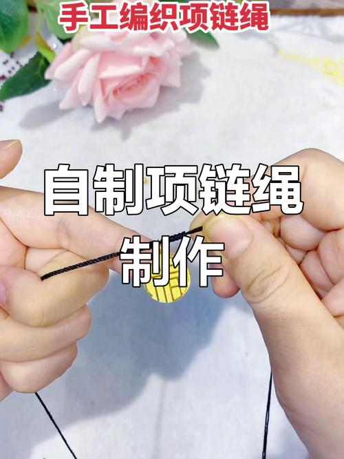项链打结缠成一团？缝衣针 + 爽身粉轻松拆解​