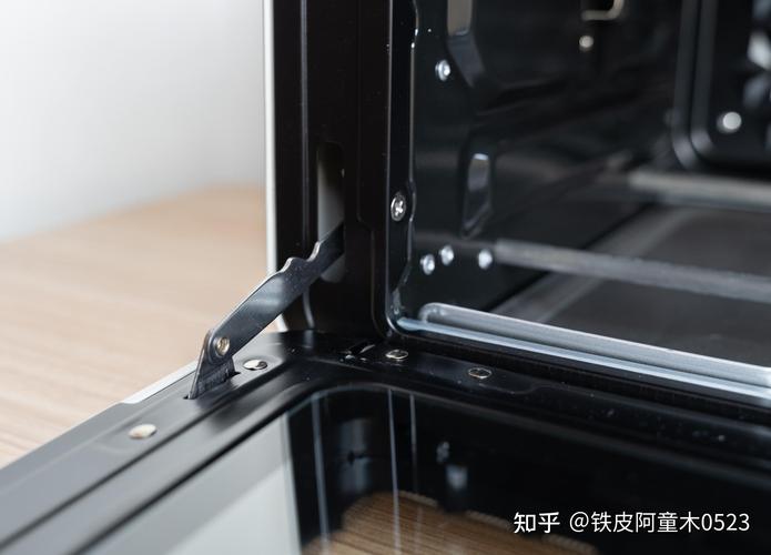 烤箱玻璃门防爆！盐水擦拭预处理要点