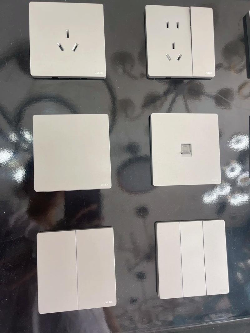 开关面板发黄？漂白剂棉签点擦！
