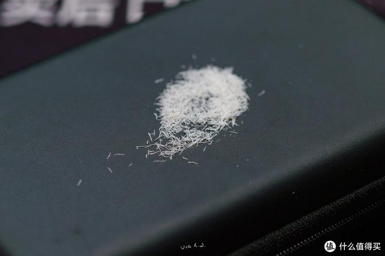 指甲刀收集碎屑?下方垫张纸巾!