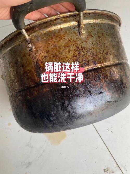 锅盖油污难洗净？蒸汽熏软再擦拭！
