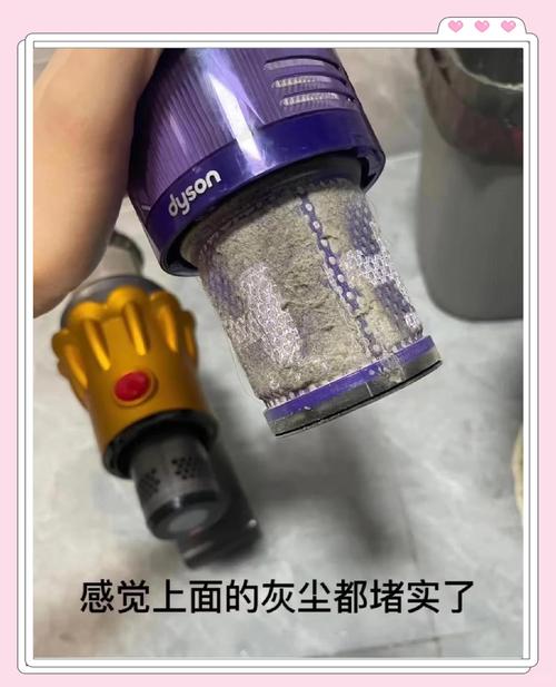 空调滤网积灰厚？用吸尘器+软毛刷组合清洁效率翻倍
