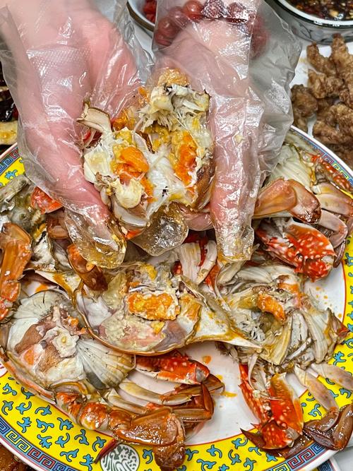 海鲜烹饪技巧：虾煮多久不老，螃蟹蒸制时间​