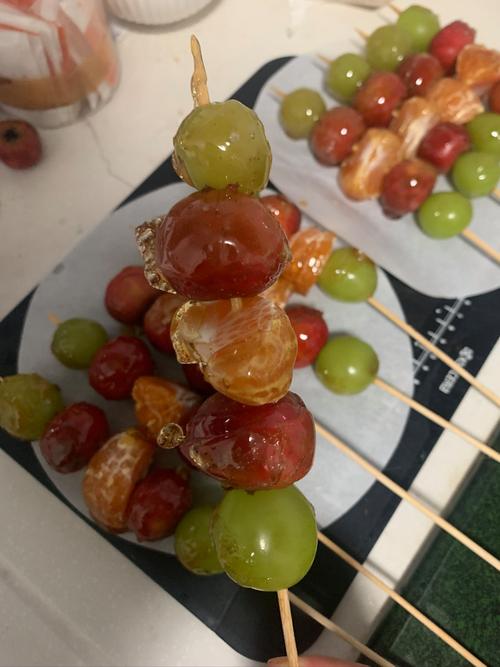 自制冰糖葫芦：水果串一串，熬糖不粘牙，童年味道​