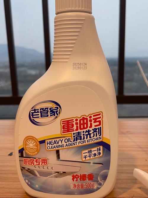 厨房油污净挑选：看成分、去污力，避免伤手伤厨具​