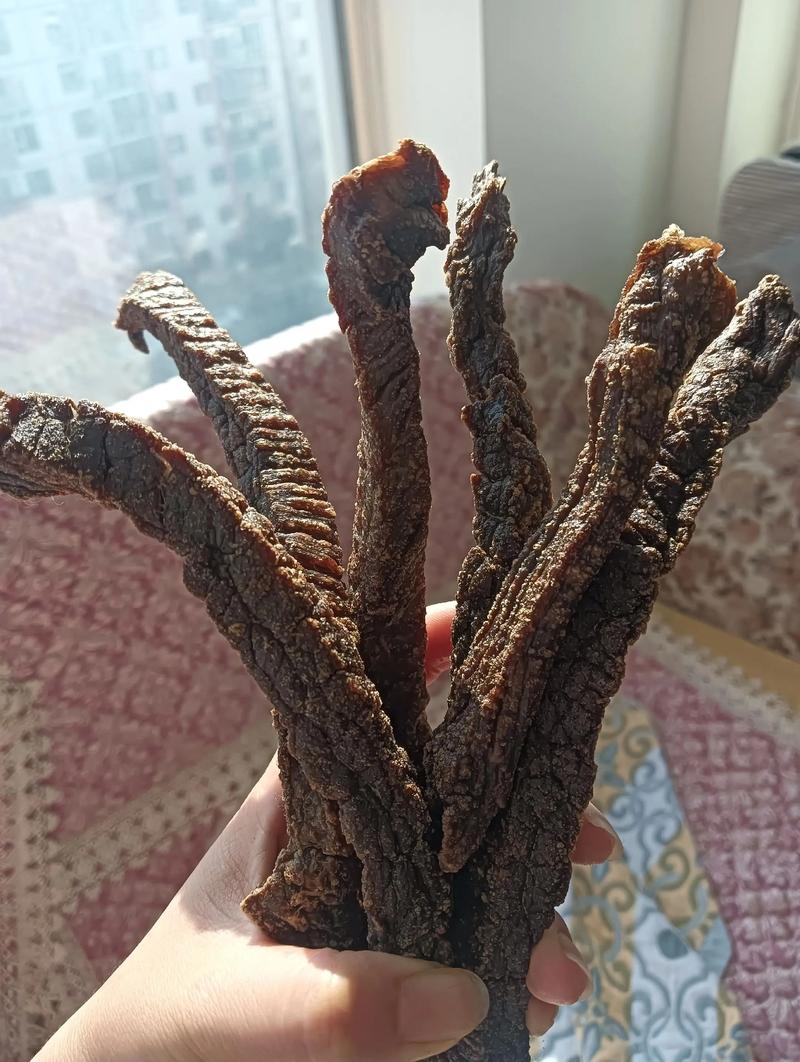 自制牛肉干：用牛肉条烘烤，无添加剂，越嚼越香​